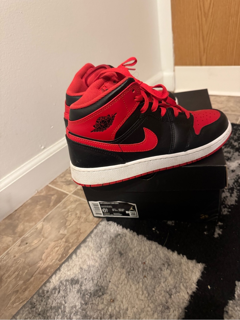 Jordan 1 Mid Women's Sneakers - Black/Red